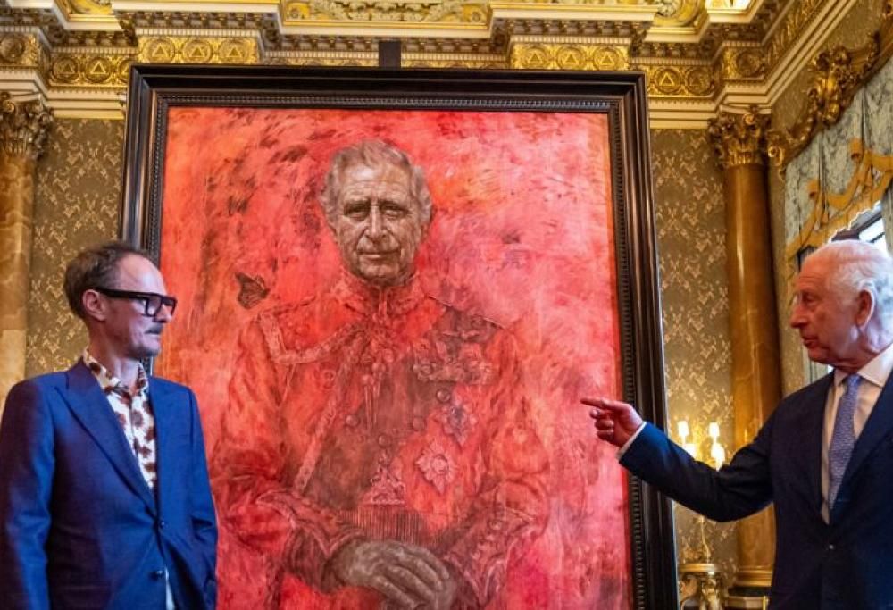 Re Carlo: il nuovo ritratto scatena polemiche