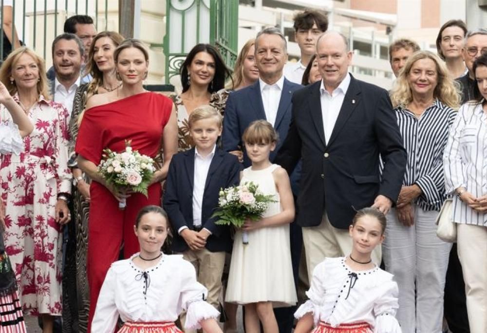 La Principessa Charlene meravigliosa in rosso: il video