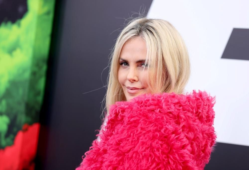 Charlize Theron pubblica le bellissime foto della madre