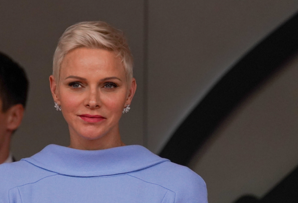 La Principessa Charlene splendente in Norvegia bacia il Principe Alberto: le foto