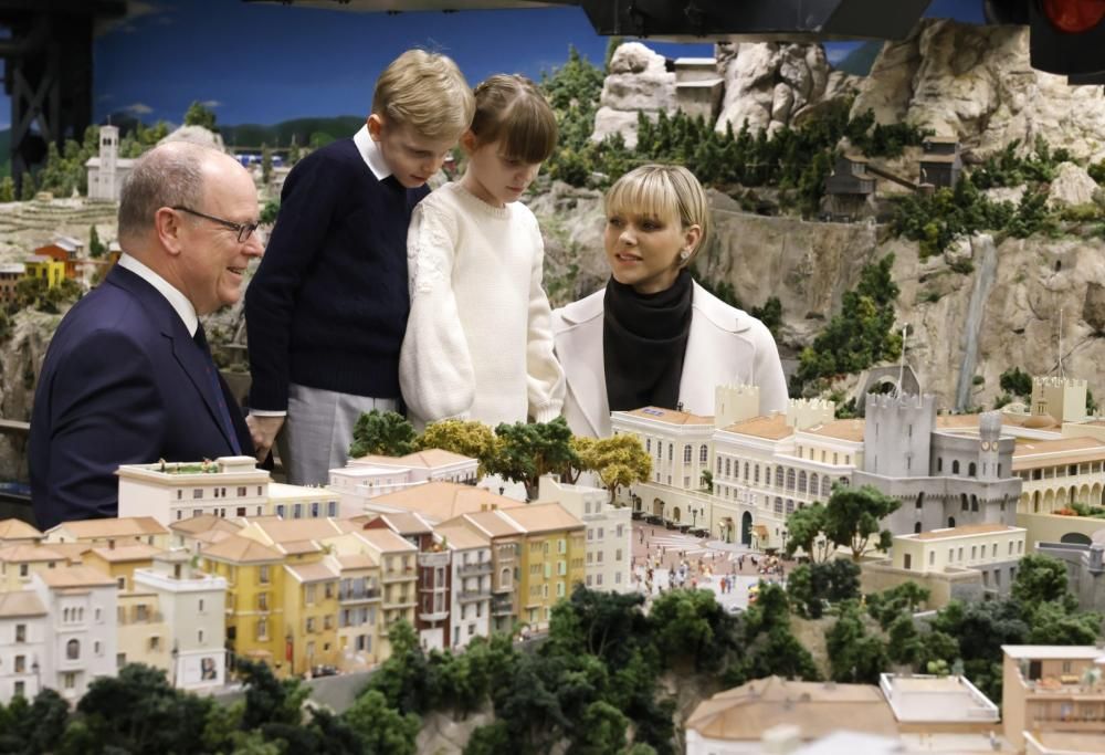 La Principessa Charlène con la famiglia all’inaugurazione del mini Principato ad Amburgo