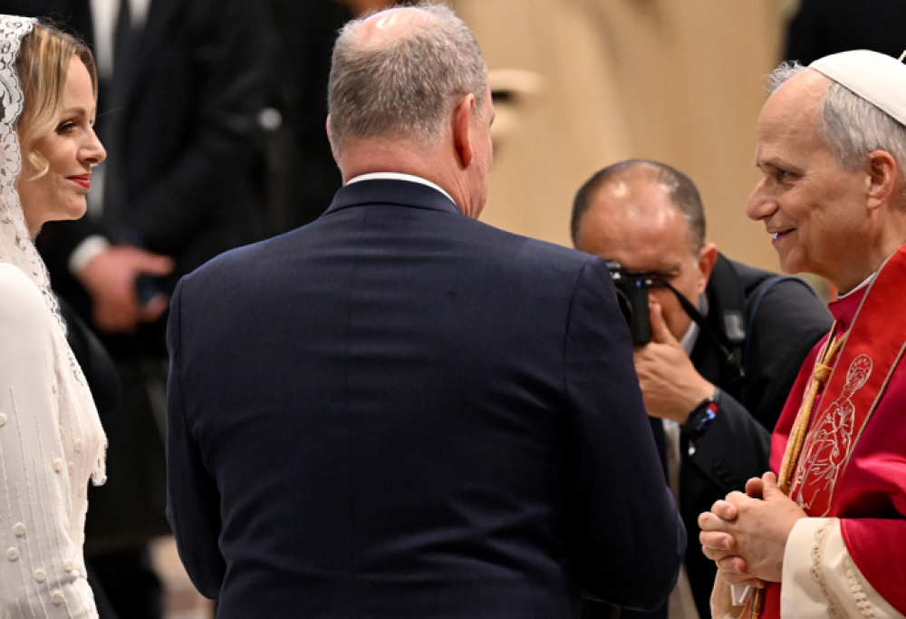 La Principessa Charlene elegantissima alla messa d’insediamento di papa Leone XIV