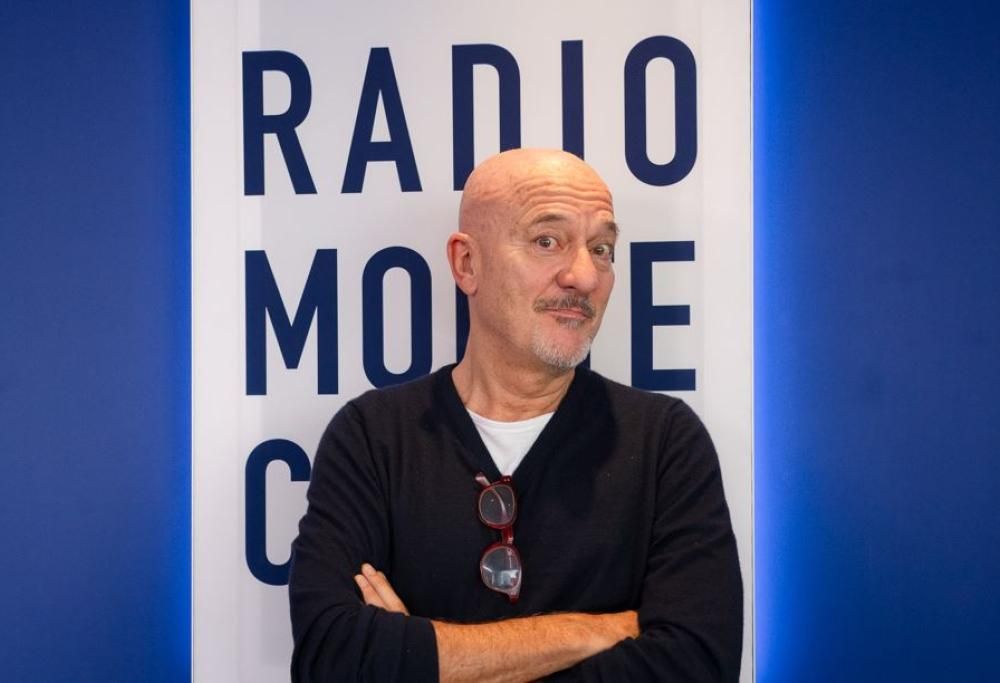 Claudio Bisio ospite di Radio Monte Carlo: le foto più belle