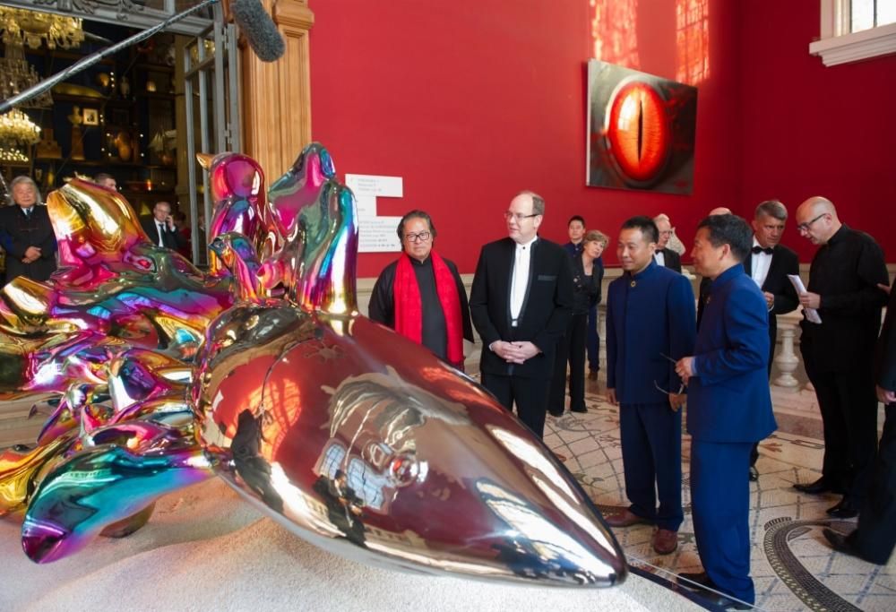 La mostra “Sharks and humanity”