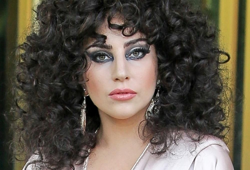 Lady Gaga in sostegno di Hillary Clinton: «L’America ha bisogno di mamme»