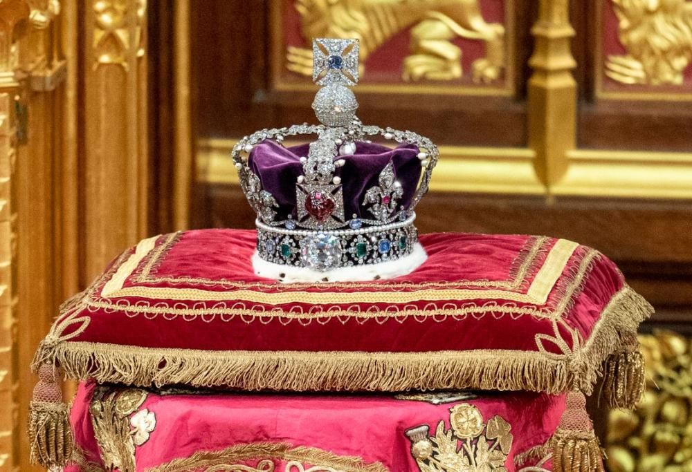 La protesta del guidatore a cui ritirano la patente: devo organizzare l’incoronazione di Re Carlo!