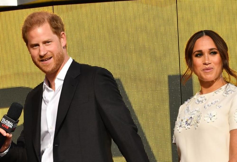 Harry e Meghan inseguiti dai paparazzi subiscono un incidente stradale