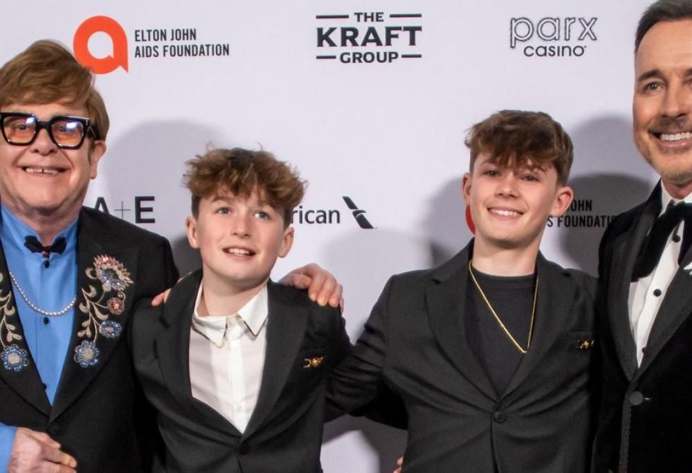 Elton John: i figli Zachary ed Elijah sono davvero cresciuti. Tutte le foto
