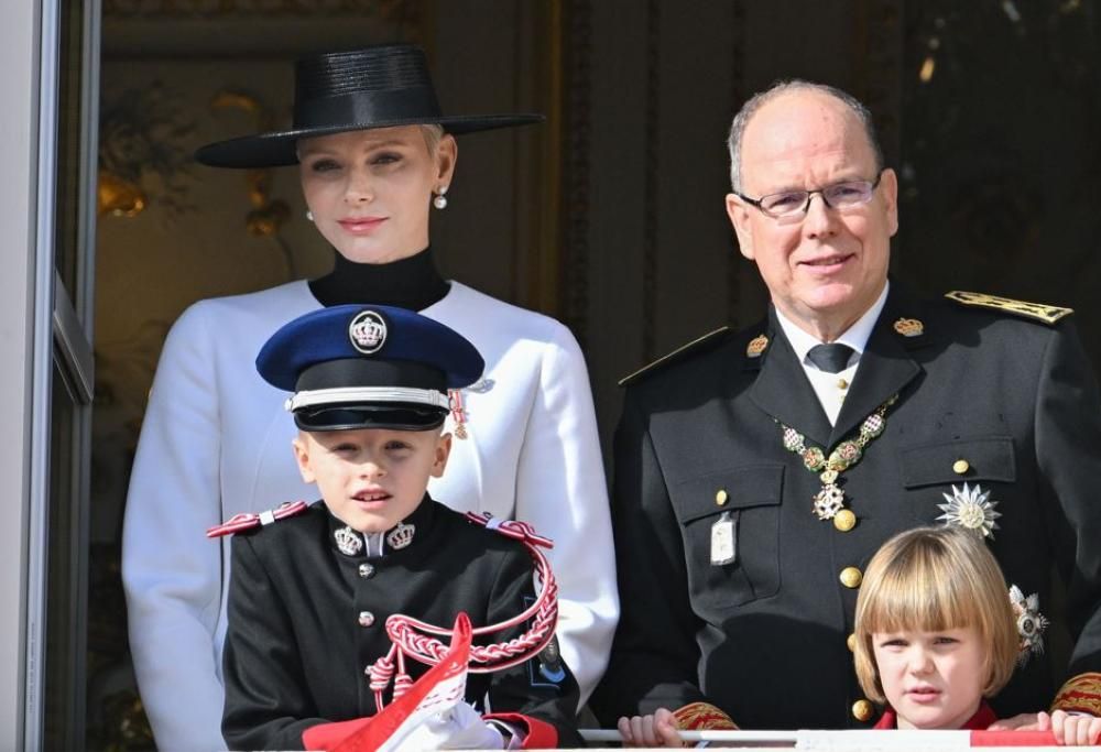 I gemellini Jacques e Gabriella festeggiano il compleanno