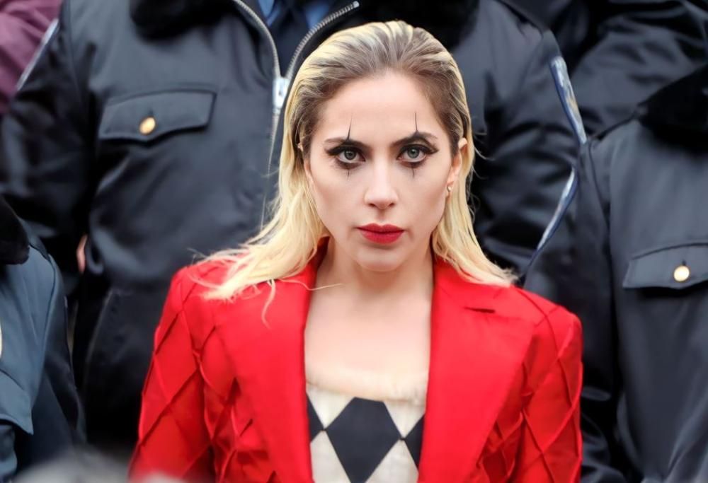 Lady Gaga: il video del bacio appassionato che ha infiammato il web