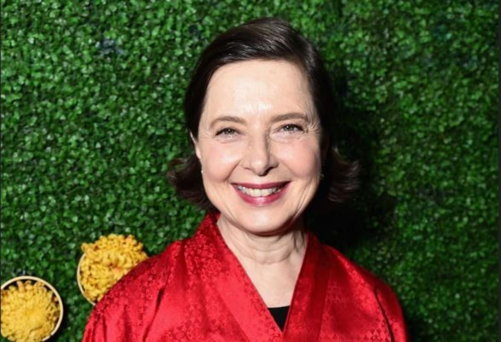 Isabella Rossellini spiega agli stranieri il linguaggio gestuale di noi italiani: il video è travolgente!