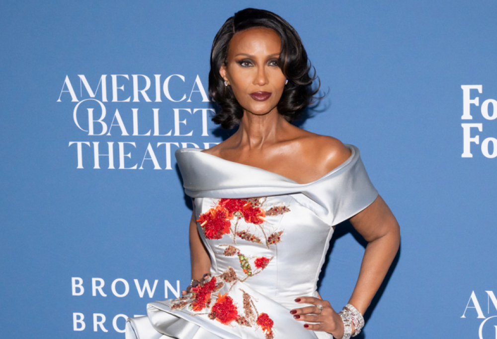 Iman: le bellissime foto della rara apparizione pubblica della moglie di David Bowie