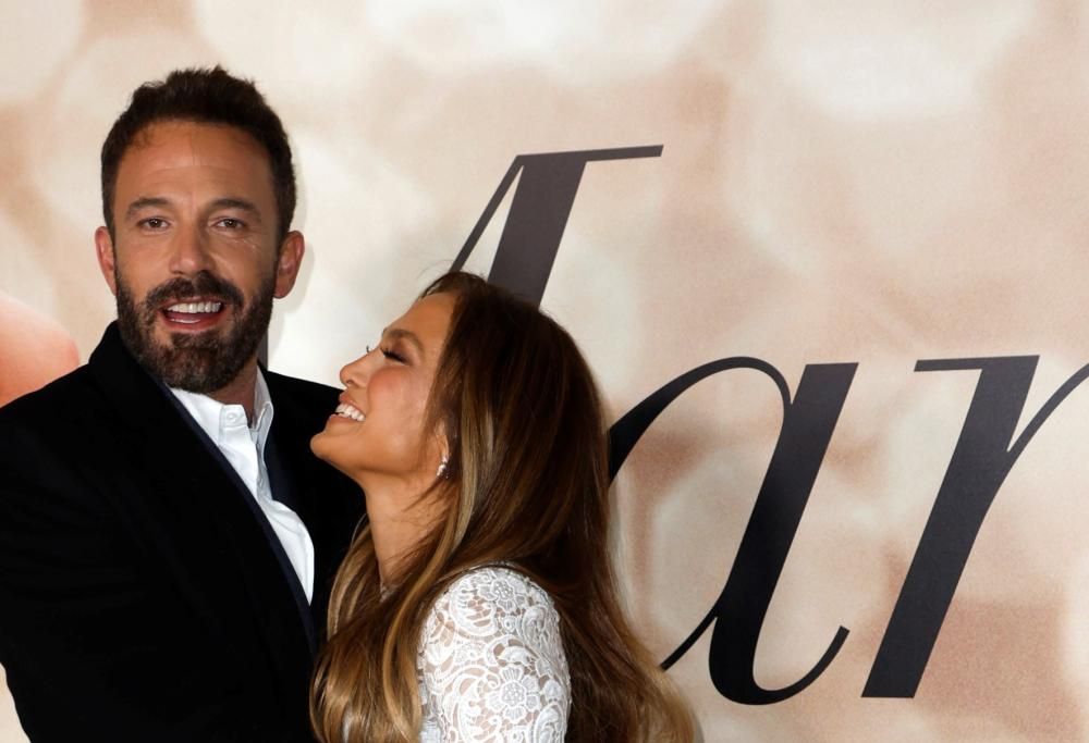 J.Lo vuole sposarsi, Ben Affleck prende tempo. Ecco cosa sta accadendo