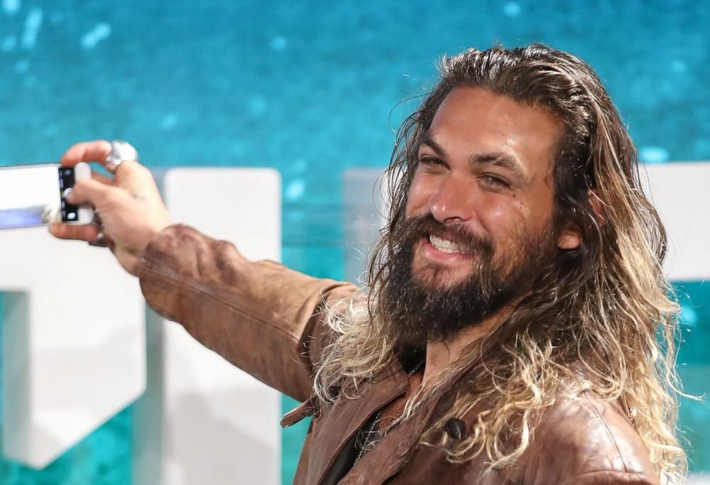 Jason Momoa si scusa con i fan italiani: il video