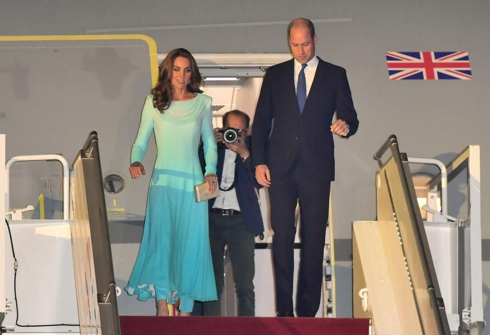William e Kate in visita in Pakistan. La Duchessa di Cambridge incanta come Lady D