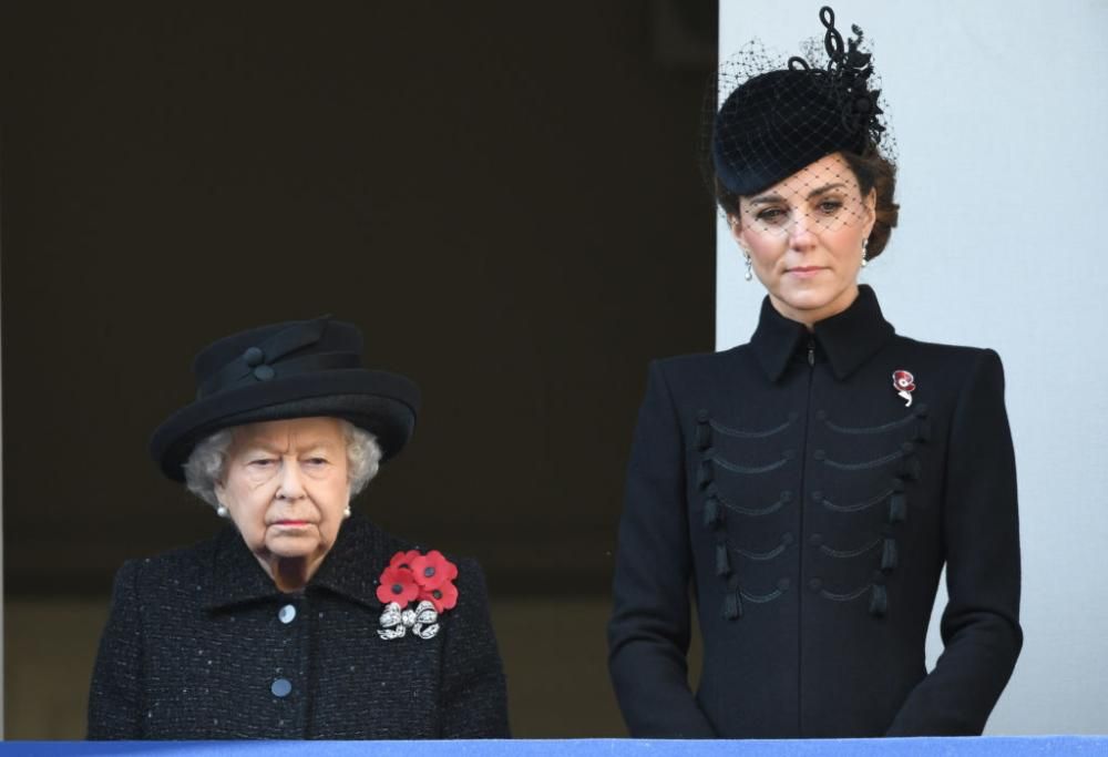 Remembrance Day. Kate accanto alla Regina, ma Meghan dov’è?