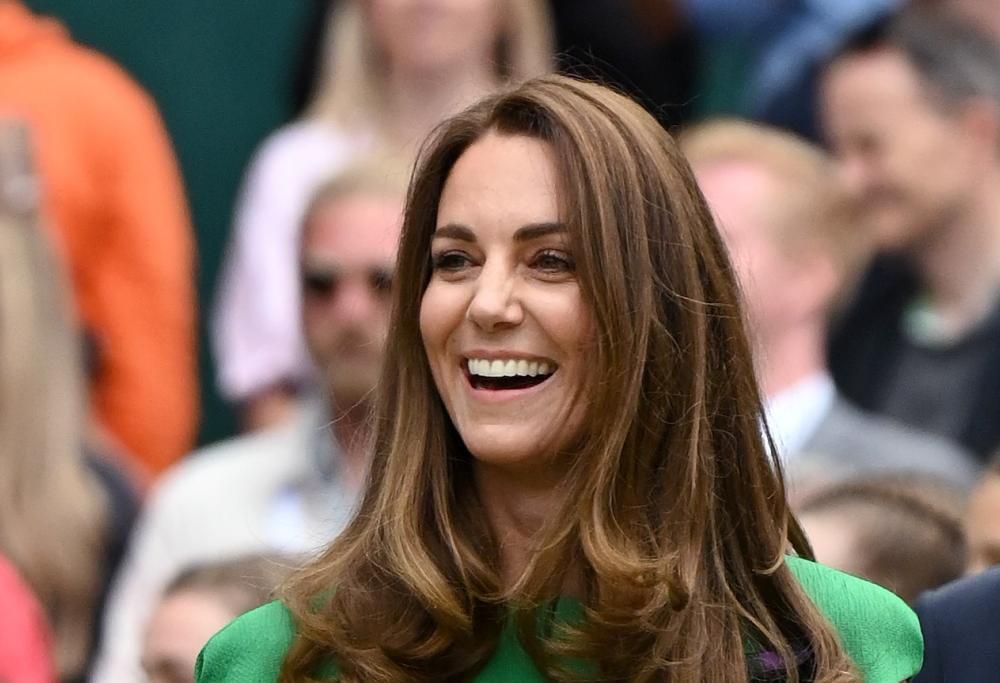 Kate Middleton come tutte noi: in cartoleria con George e Charlotte per comprare matite e quaderni