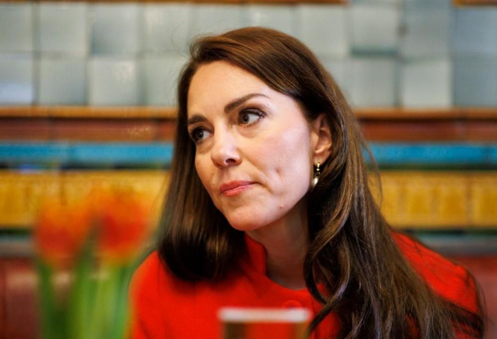 Kate Middleton sotto accusa: avrebbe fatto finta di suonare il piano