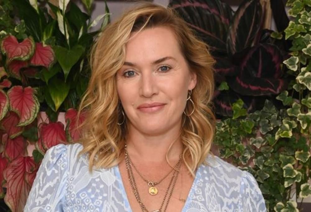Kate Winslet paga la bolletta elettrica a una mamma in difficoltà