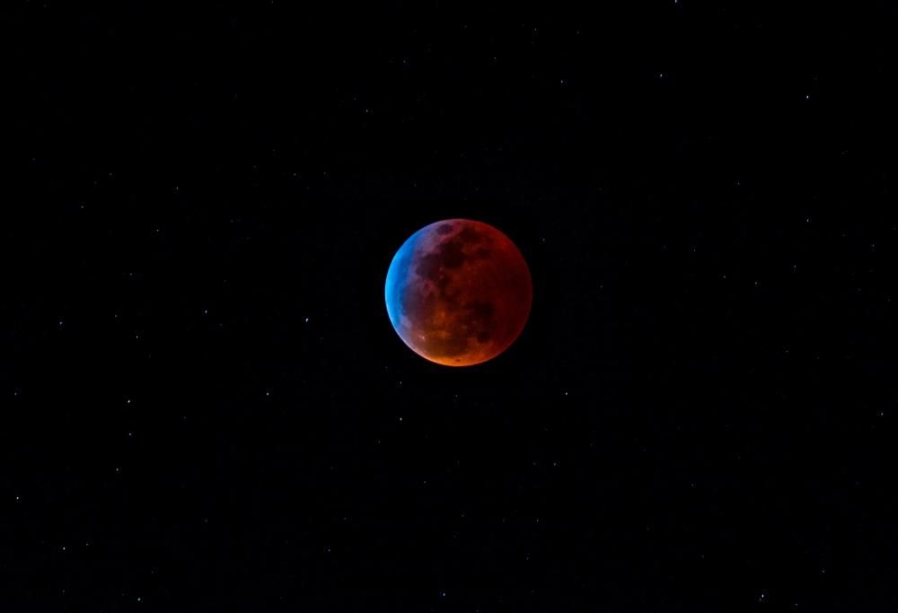 Di che colore è la Luna? La risposta è affascinante!