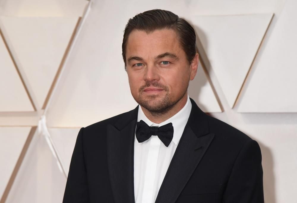 Leonardo DiCaprio corteggia la fidanzata di Bezos. E scoppia il caos. Il video