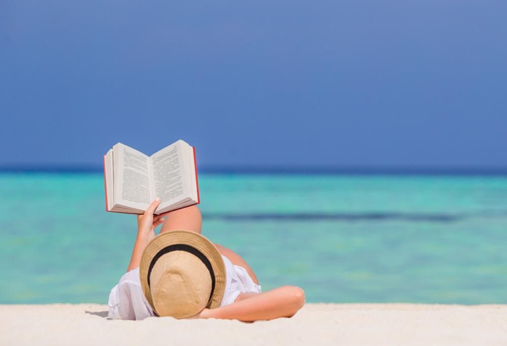 Cercasi libraio a piedi nudi: annuncio di lavoro alle Maldive