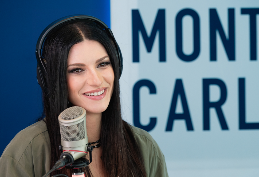 Laura Pausini ospite di Radio Monte Carlo: le foto più belle
