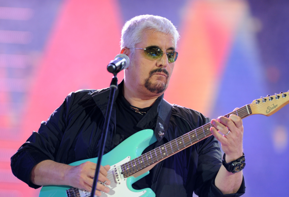 Pino Daniele: ecco la prima foto di Massimiliano Caiazzo che interpreta l’artista nel film sulla sua vita