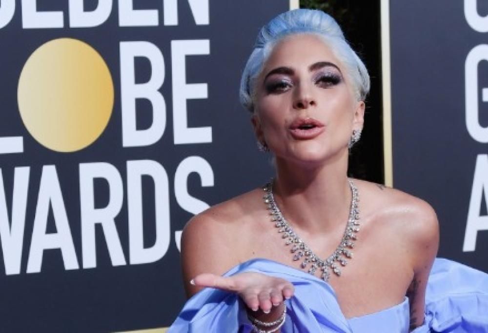 Lady Gaga si gode uno spritz. E intanto la famiglia Gucci non risparmia le critiche