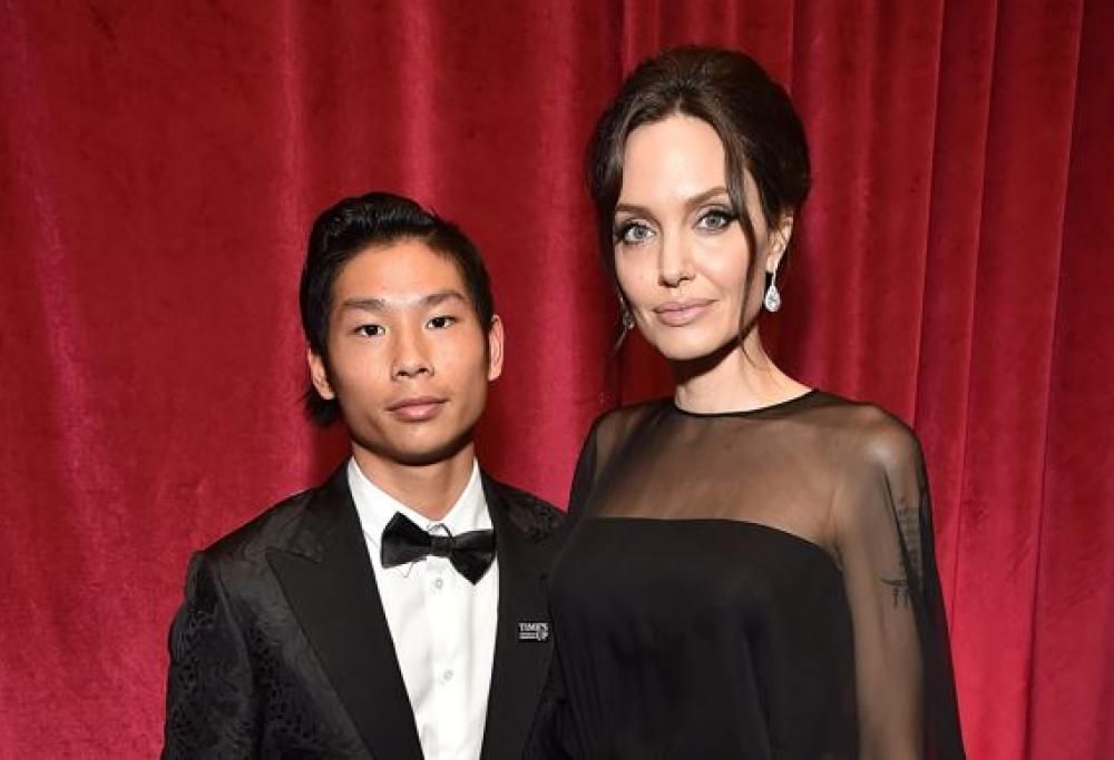 Brad Pitt e Angelina Jolie: il figlio Pax si dà all’arte