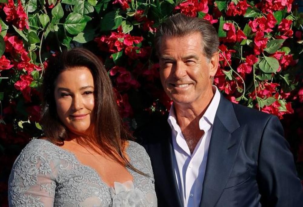 Pierce Brosnan felice in Versilia: le foto