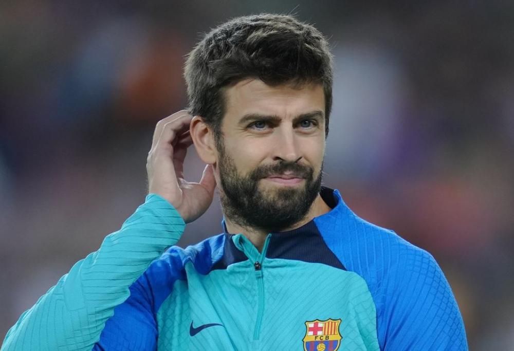 Gerard Piqué pubblica una foto con la fidanzata. Ed è polemica