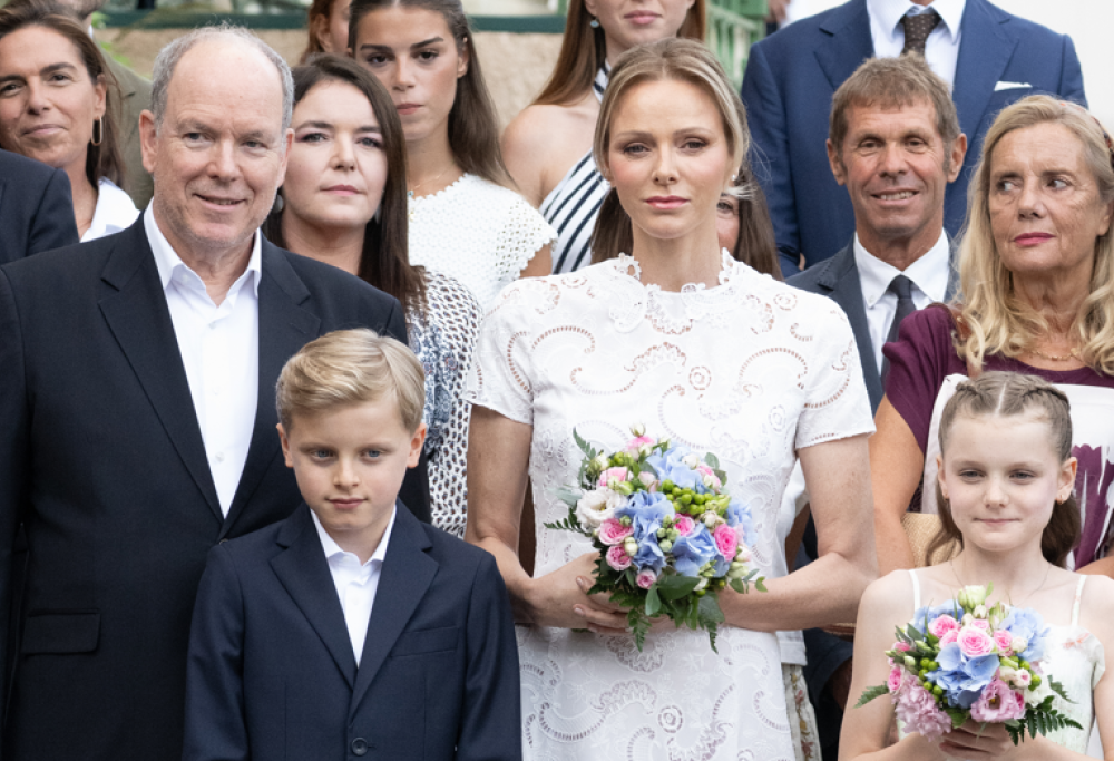 Principessa Charlene: tutta l’emozione del ritorno a scuola dei gemelli Jacques e Gabriella. Le foto