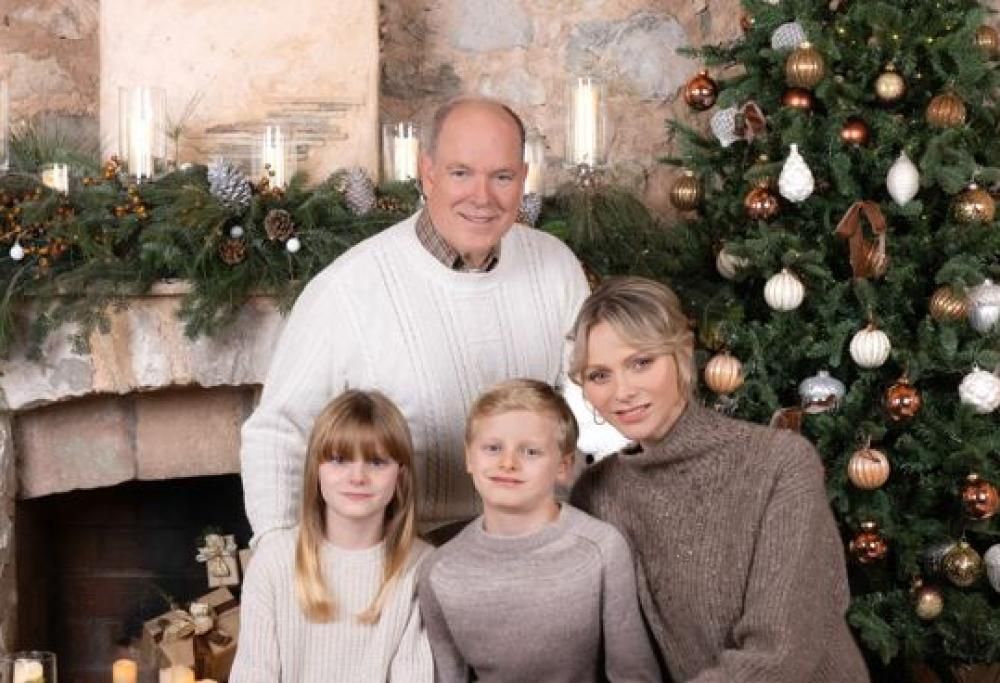 La Principessa Charlene e il Principe Alberto sono i primi reali a pubblicare quest’anno la cartolina natalizia