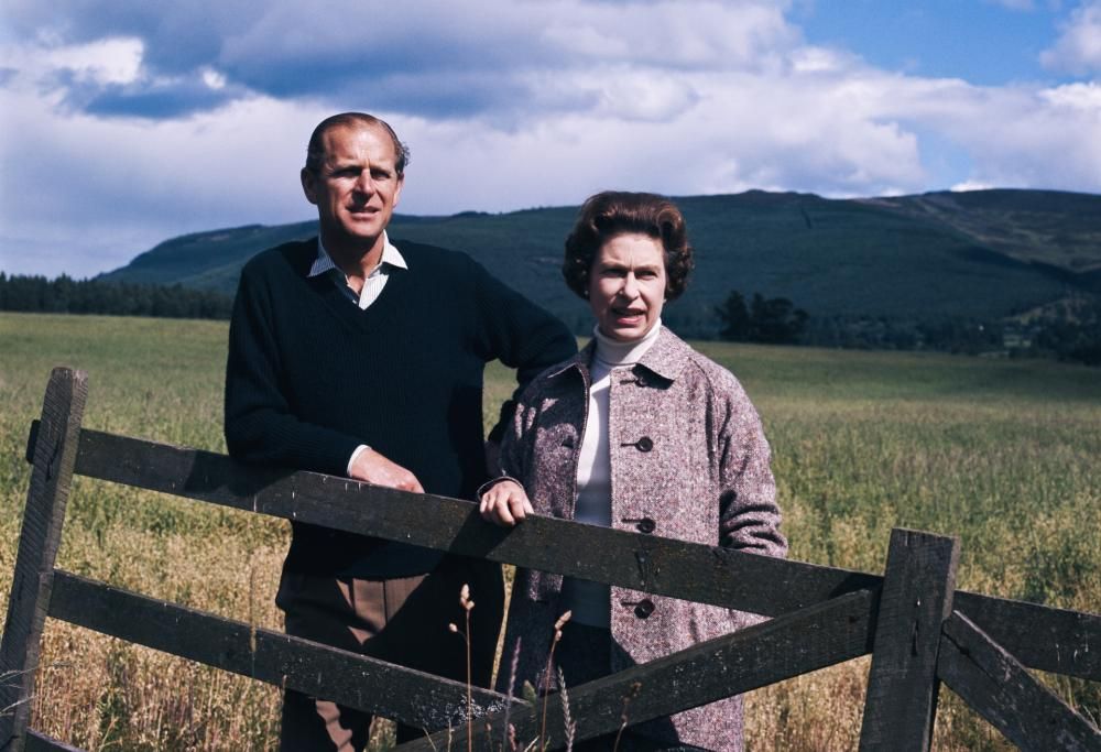 La Regina Elisabetta e la sua prima vacanza a Balmoral senza il Principe Filippo