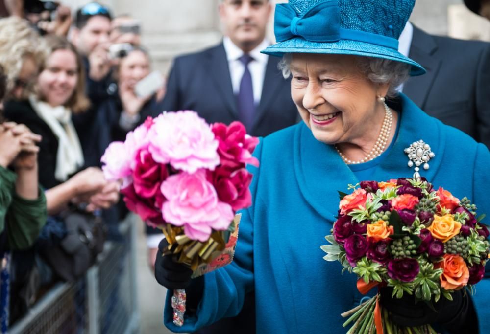La Regina Elisabetta cerca un nuovo fiorista personale: ma non si tratta di un fioraio qualunque