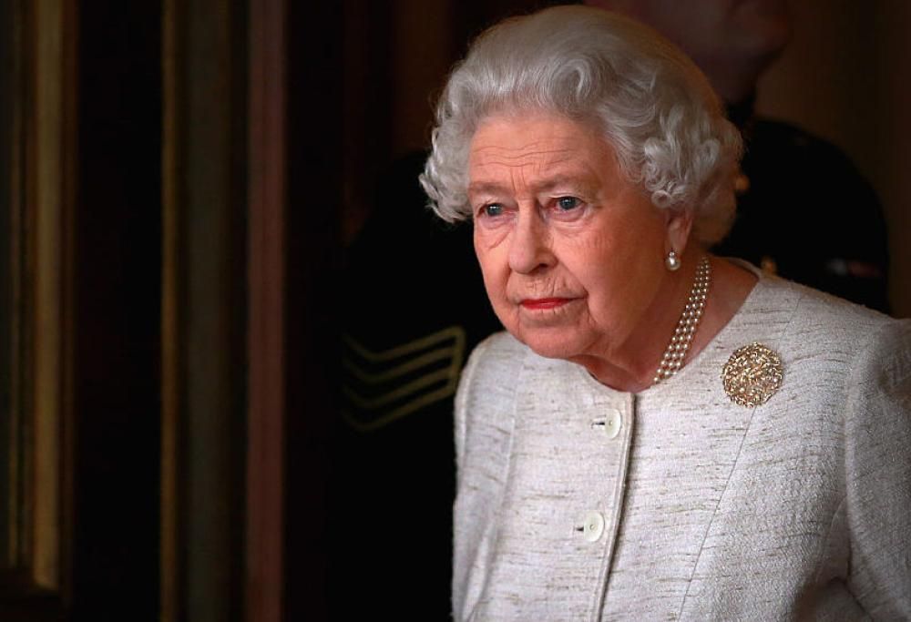 La Regina Elisabetta perde 100 milioni di sterline