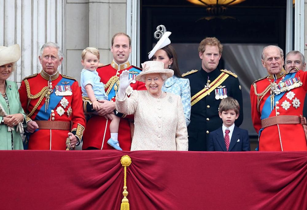 Anche la Regina Elisabetta si prepara a un Natale senza nipotini