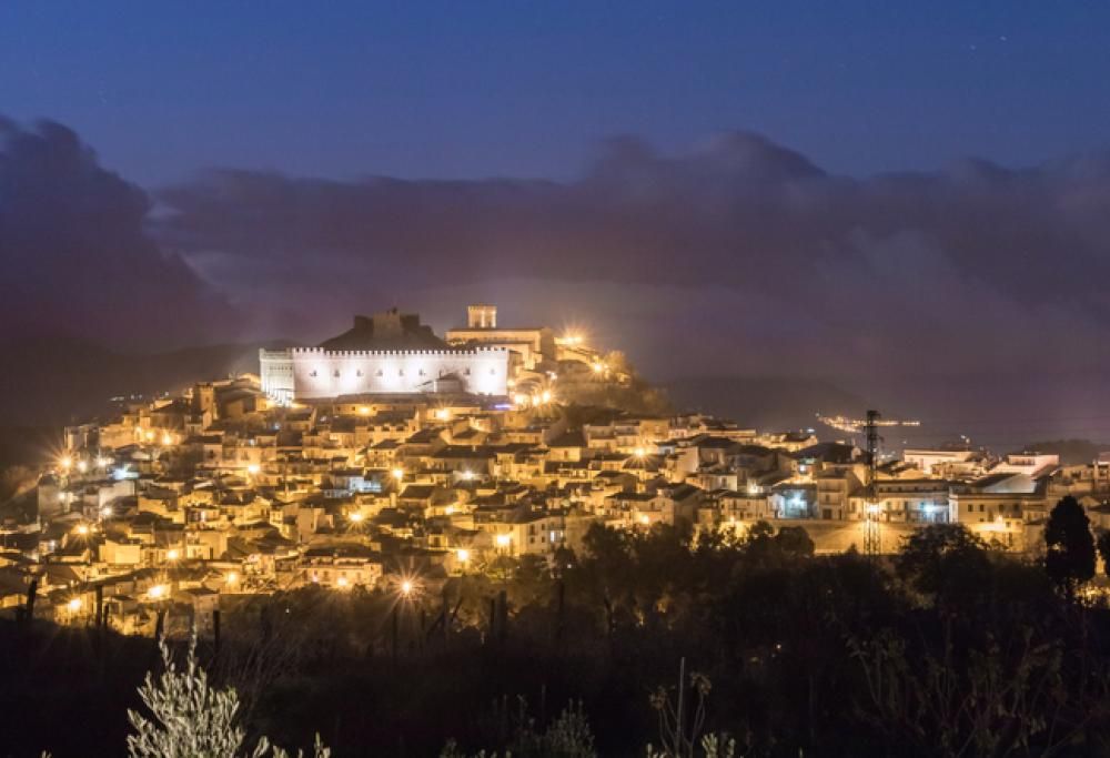 150 euro a famiglia se si trascorre la vacanza in questo incantevole borgo in Sicilia