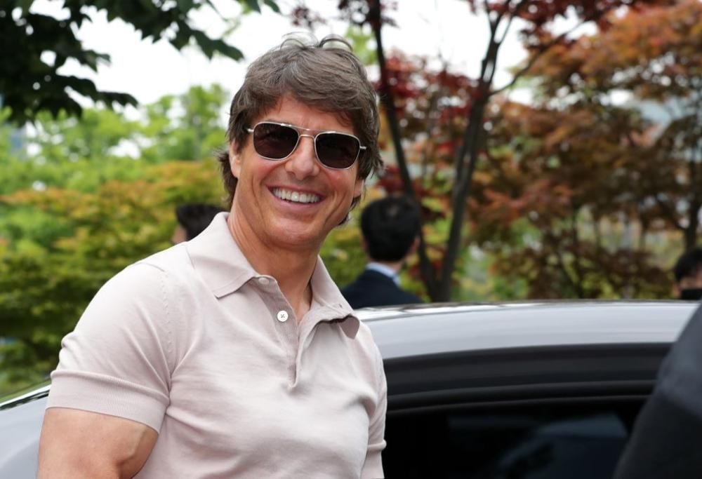 Tom Cruise si lancia con la moto da un dirupo: il video