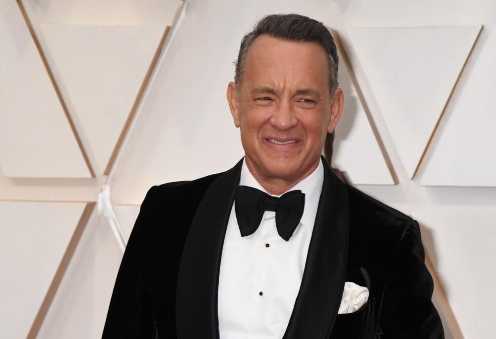Tom Hanks si imbuca a un matrimonio: il video