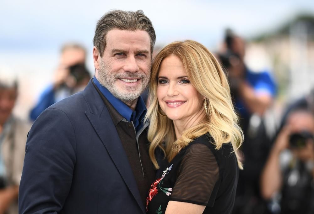 John Travolta ricorda la moglie con una foto  commovente