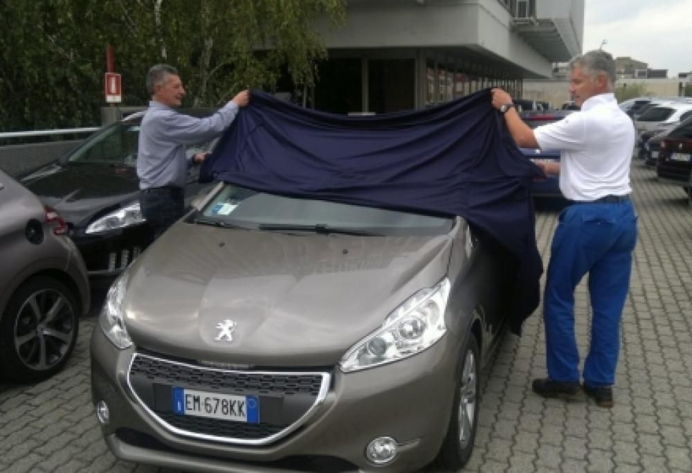 Peugeot 208: le foto