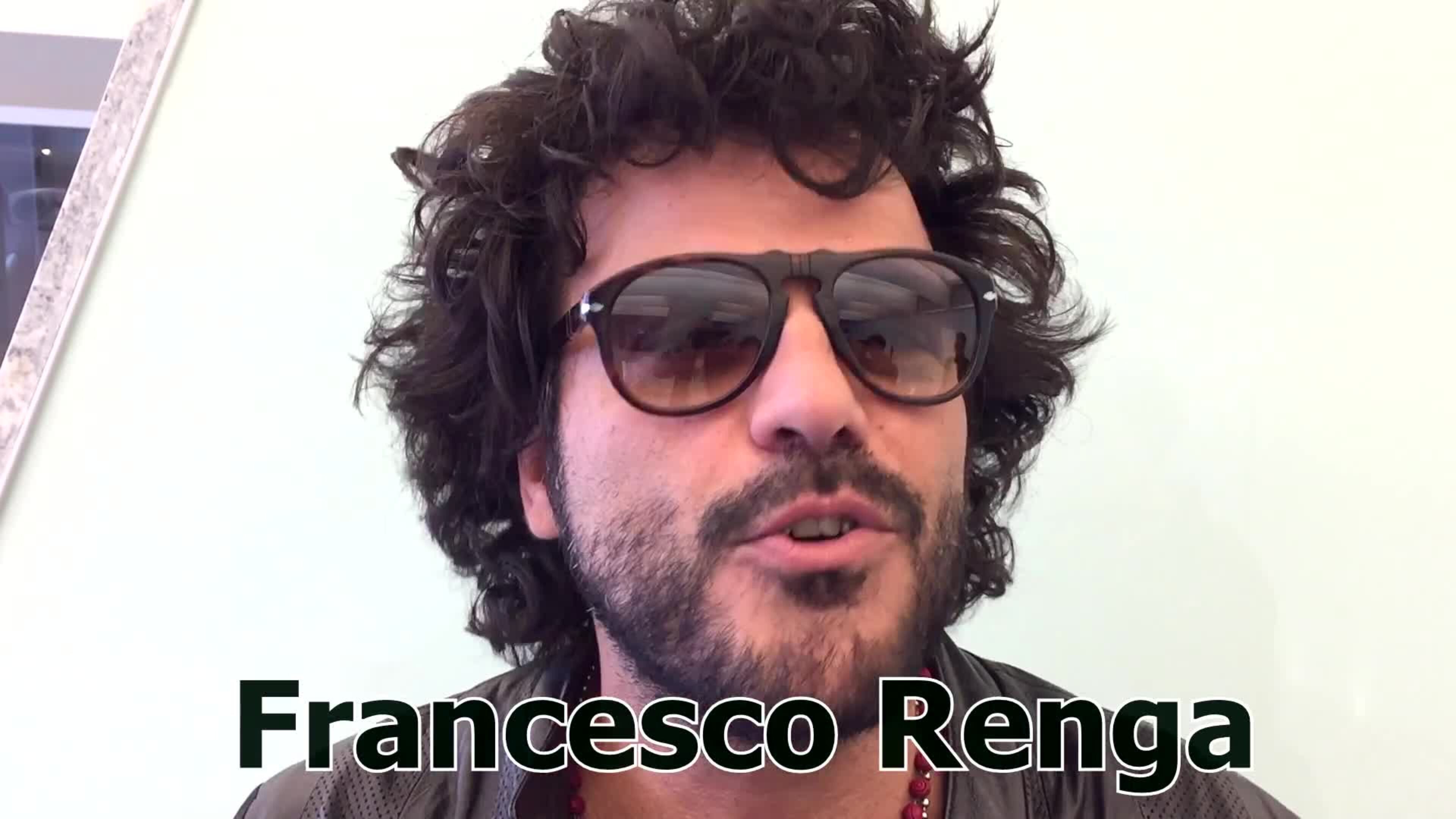 Francesco Renga ti invita a non abbandonare gli animali. Guarda il video esclusivo