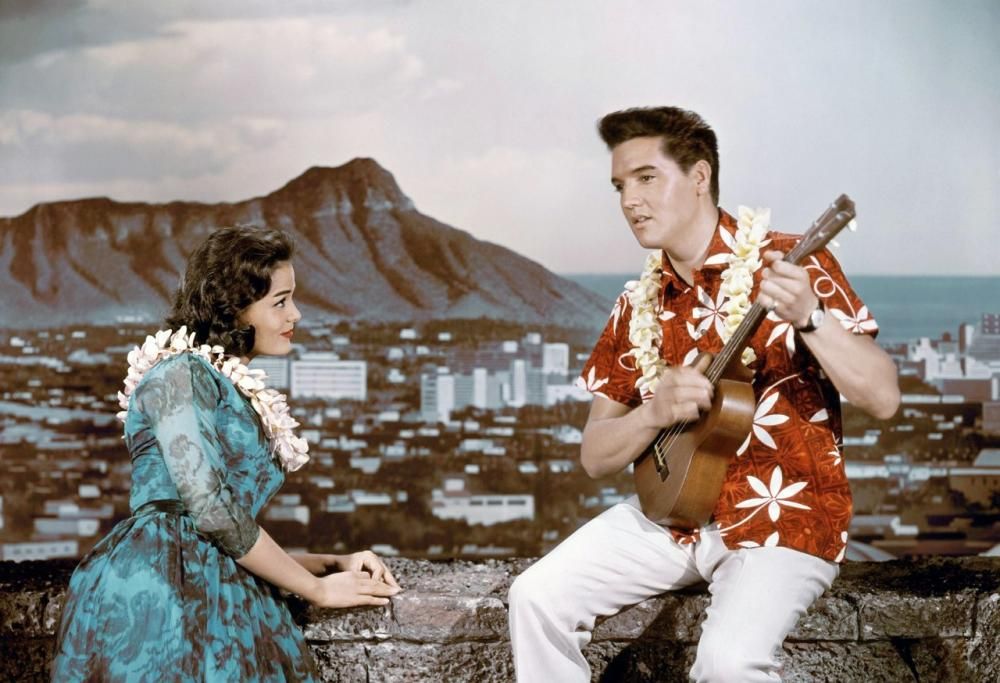 La camicia a fiori: il must della primavera e del cinema