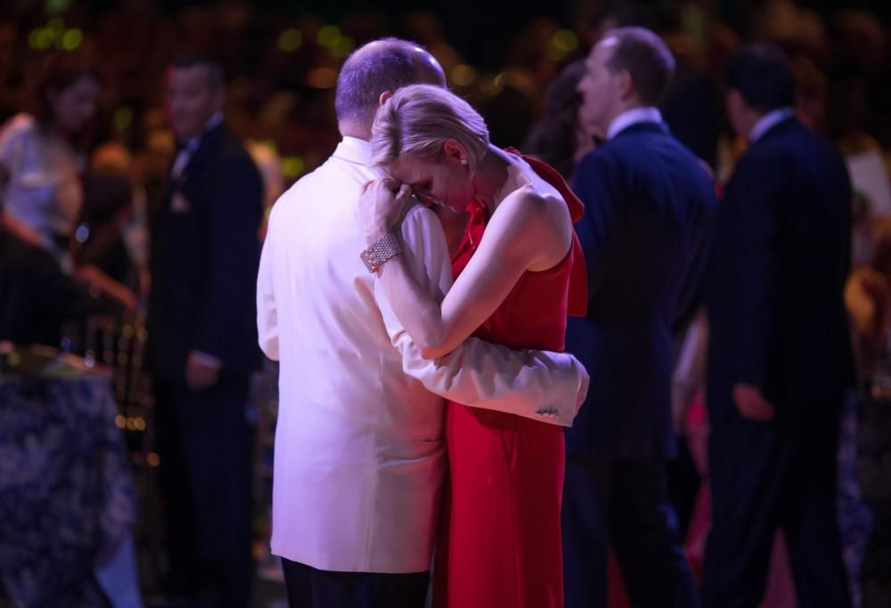 Esclusivo: l’emozionante ballo dei Principi al gala della Croce Rossa