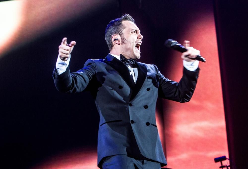 Tiziano Ferro: vestiti all’asta per Save The Children