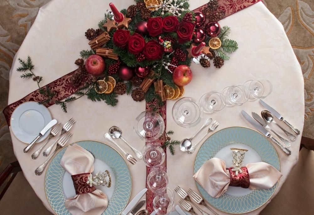 Sei idee last minute per un elegante centro tavola natalizio