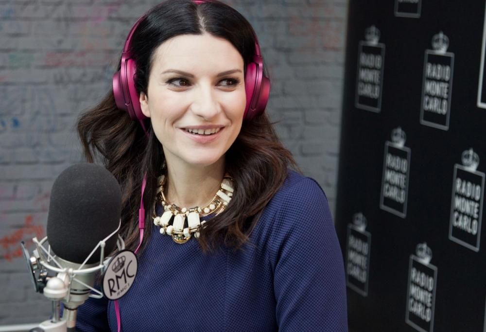 Laura Pausini: le foto esclusive negli studi di RMC