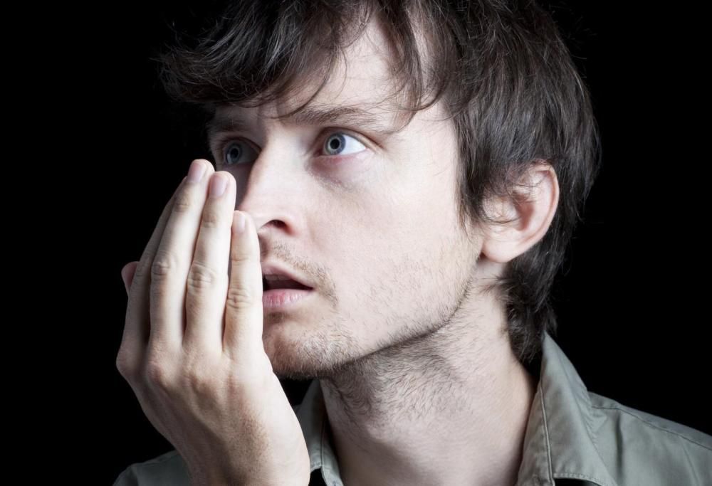 5 trucchi per sapere se hai l’alito cattivo